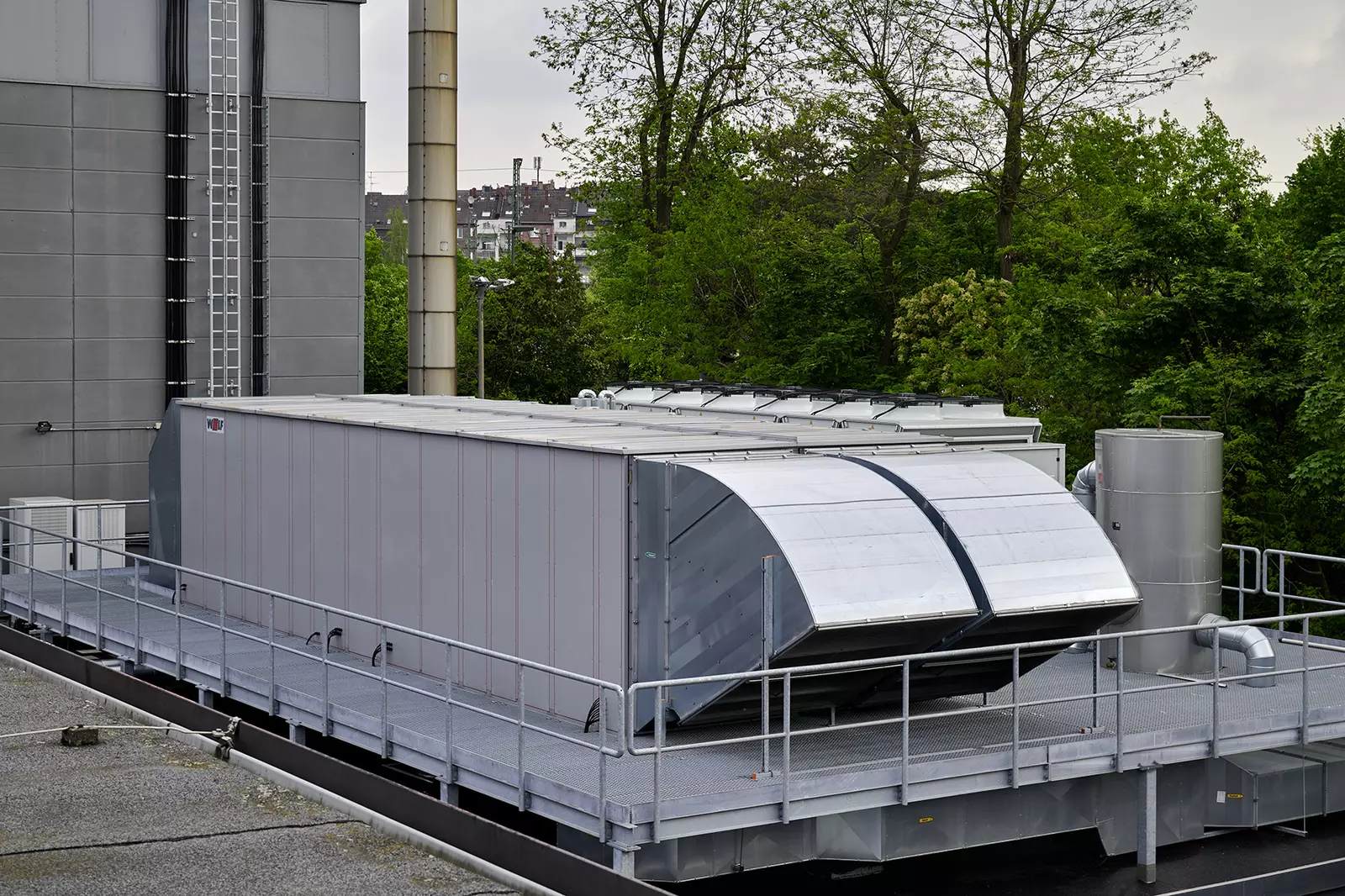 Referenz Mitsubishi Electric Halle RLT-Gerät Dach